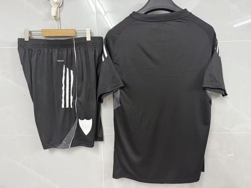 Sevilla Entrenamiento kit 25