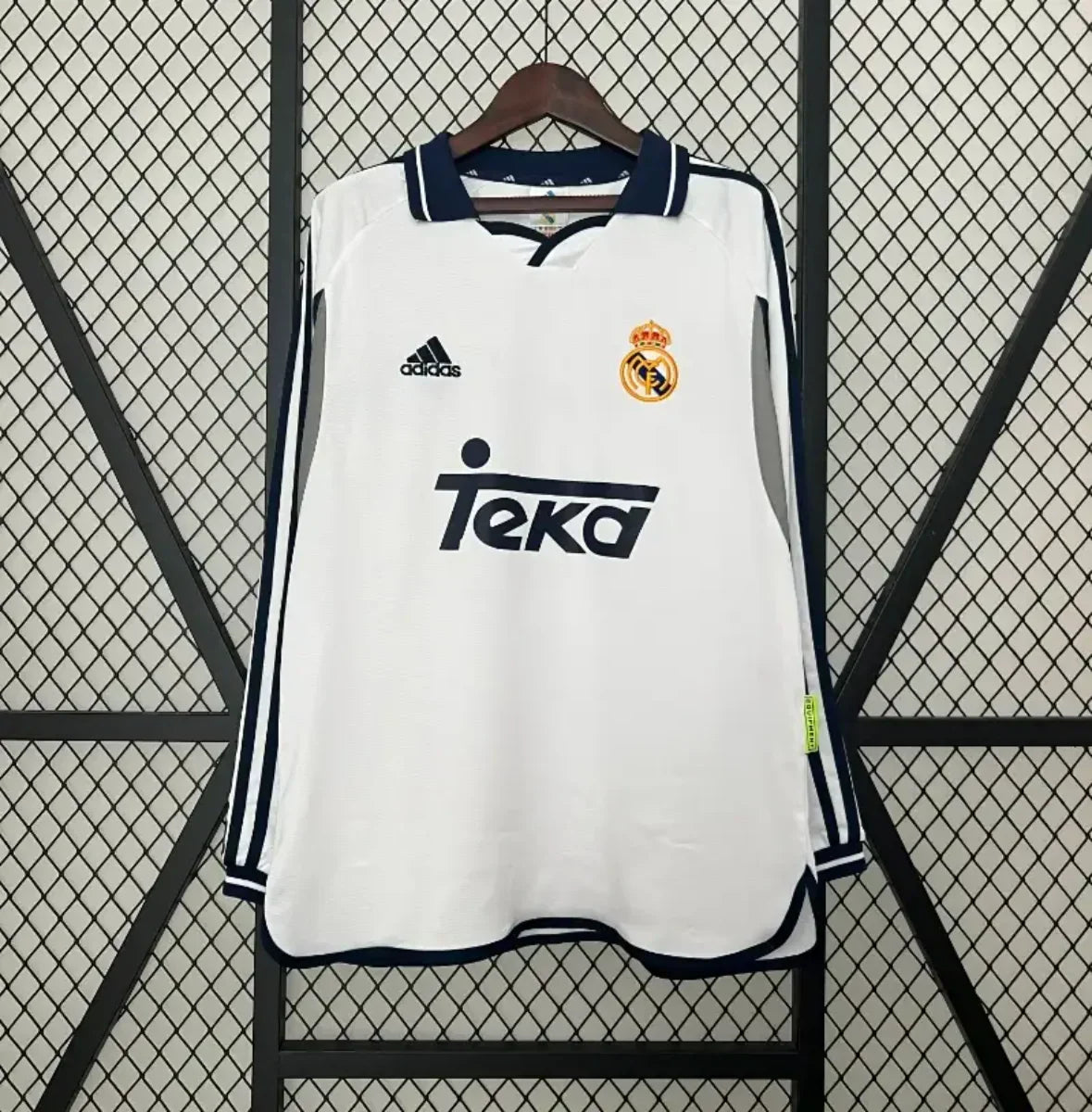 Real Madrid Retro Version 2000 - Manga Larga